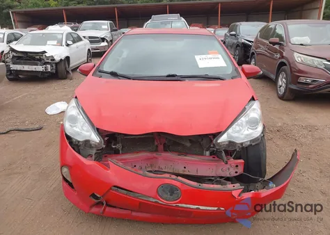 2013 Toyota Prius C Three из США, поврежденный, VIN JTDKDTB36D1553726